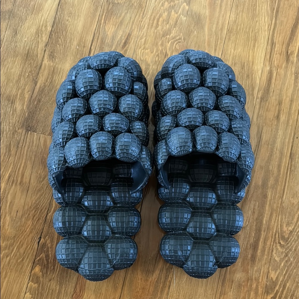 Mens Unique Textured Black Slides